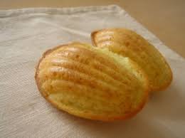 Recette De Madeleines Faciles Aux Amandes Recette Recette Madeleine Facile Madeleine Facile Recette Madeleine