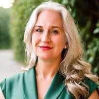 Roberta Newell's Instagram, Twitter & Facebook