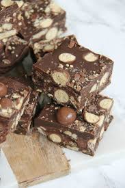 A No Bake Chocolate Traybake Made Of All Things Delicious Biscuits Maltesers Dark And Milk Chocolat Chocolate Tiffin Recipe Chocolate Fridge Cake Tray Bakes