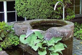 Still Oder Mit Sprudel Wasserbecken Garten Brunnen Garten Wasser Im Garten