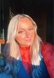 Amber Clawson's Instagram, Twitter & Facebook