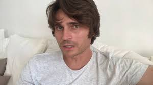 MENTRE C'E' CHI TENTA DI DIPLOMARSI.