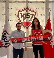 Yağmur mislina kılıç voleybol dünyasının başarılı sporcuları arasında yer almaktadır. Canakkale Gundem Gazetesi Kale Ye Besiktas Tan Takviye