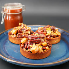 Tartelettes Aux Fruits Secs Et Caramel De Nicolas Haelewyn En 2020 Tarte Aux Fruits Tarte Aux Noix De Pecan Recette Noix