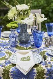 Houston Chronicle Entertaining At Home Offers Ideas From Great Hostesses By Diane Cowe In 2020 Spring Table Inspiration Green Interior Design Tablescape Inspiration