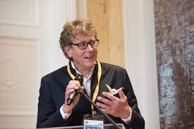 Tuinman chris kent over elke boom van frankendael wel een verhaal. Simonet And Hans Van Der Wind Mba 93j Make A Generous Commitment To Leadership Development Insead S Fundraising Campaign A Force For Good