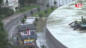 Die bekanntesten sind die gefahrenzonen für lawinengefahr, steinschlag oder überflutung aus einem fließgewässer. Hochwasser Vom 4 Juni 2013 In Grein Und Umgebung Youtube