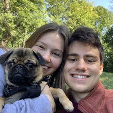 Rae Chamberlain's Instagram, Twitter & Facebook