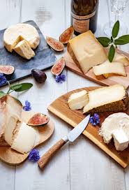 Les Fromages Italiens Du Nord Fromage Italien Fromage Plateau De Fromage