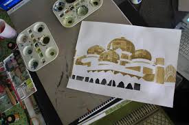 Masjid ini dibina daripada kaca. Azmannor