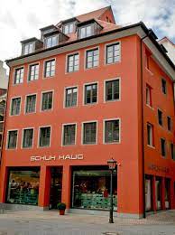 Bei abnutzung von bestimmten materialien ebenso wie bei löchern in den sohlen oder nachlassenden gummierungen helfen wir ihnen innerhalb kürzester zeit gerne weiter. Schuh Haug Schuhfachgeschaft Im Zentrum Von Konstanz Schuhhaus Haug Konstanz Damenschuhe Herrenschuhe Und Kinderschuhe