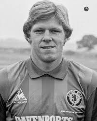 Happy birthday to our 1982 European Cup-winning goalkeeper, Nigel Spink 💜  #AVFC