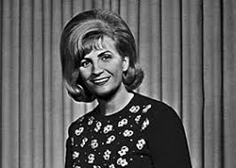 Skeeter davis was around 28 years old when her first singled charted. Skeeter Davis Artist Bio Country Music Hall Of Fame