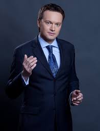 Продюсеры каналов делают ставки на ведущих, которые могут удержать аудиторию, и не в рейтинг попали также ведущие, основная деятельность которых не связана с телевидением. Kak Yajca Kuric Zhizni Uchat Kto Vedet Novosti Na Nashem Tv