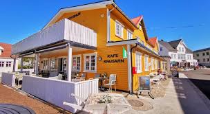 Henningsvær's dramatic setting is on par with reine, with colorful buildings lining the harbor and the steep mountains of austvågøya as a backdrop. Henningsvaer Guesthouse Henningsvaer Ab 142 Agoda Com
