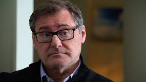 A billion dollars, thousands of investors, two scams and one Australian  businessman