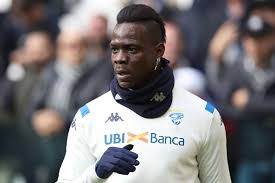 Check out his latest detailed stats including goals, assists, strengths & weaknesses and match ratings. Italien Balotelli Sorgt Mit Sexistischem Spruch Im Tv Fur Emporung Watson