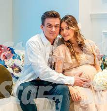 На днях телеведущая регина тодоренко и певец влад топалов сыграли свадьбу, хотя в официальных отношениях звёзды находятся уже больше восьми месяцев. Vlad Topalov I Regina Todorenko O Tajnoj Svadbe Den Byl Sumasshedshij No Veselyj Starhit Ru