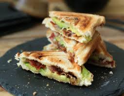 Avocado Bacon Sandwich Mit Karamellisierten Zwiebeln Rezept Karamellisierte Zwiebeln Rezepte Leckeres Essen