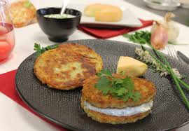 On cuisine avec juan_forcadete des galettes de pommes de terre. Grumbeerekiechle Au Bibeleskaes Kauffer S