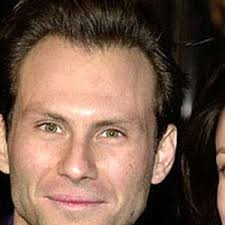 Pump up the volume by m|a|r|r|s (credited as m/a/r/r/s) was featured on just dance 2 as a downloadable track but became unavailable for purchase following the shutdown of the wii shop channel on january 30, 2019. Pump Up The Volume Alza Il Volume Trama E Cast Screenweek