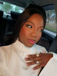 Genevieve Bakare (@_genevievve)