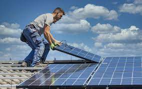 En facilitant le développement de l'autoconsommation individuelle et collective en l'encadrant légalement et en obligeant les gestionnaires de réseau à en fluidifier les. Installer Soi Meme Son Kit Panneau Solaire Ce Qu Il Faut Savoir