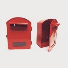 Penyanyi adira menafikan dia telah bertunang dengan presiden gerakan belia gagasan 1 malaysia (gbg1m)iaitu shahrul nasrun kamarudin seperti yang didakwa ramai pihak. Pvc Red Letter Box Peti Surat Merah Shopee Malaysia