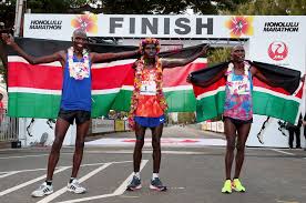 Titus ekiru comandó la armada keniana que este domingo acaparó el podio en la maratón de la ciudad de méxico 2018 y se hizo del sitio de honor con un tiempo oficial de 2:10.38 horas. Joyce Chepkirui Dennis Kimetto Lawrence Cherono Titus Ekiru Lucy Karimi Brigid Kosgei Dennis Kimetto And Titus Ekiru Photos Zimbio