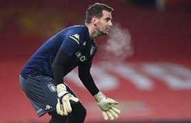 Heaton began his career with manchester united but was unable to break into the first team and spent time on loan. Srcbio10fbps9m