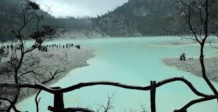 Event yang diselenggarakan di bandung tak sedikit yang menarik kunjungan wisatawan. 20 Destinasi Wisata Alam Bandung Favorit Terbaik Tokopedia Blog