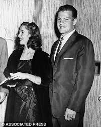 Nfl Legend Frank Gifford Leaves Most Of His Estate To Kathie Lee And Their  Children | Daily Mail Online