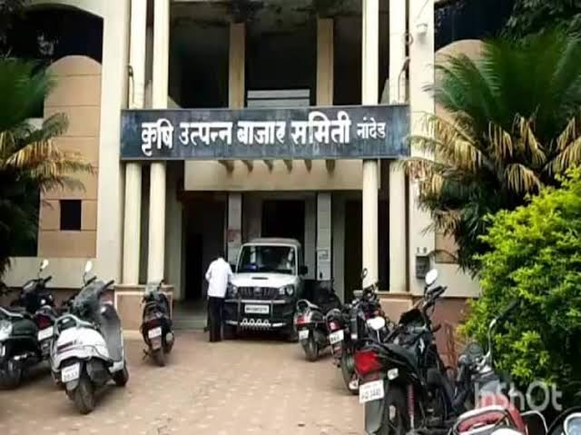 हदगाव कृषी उत्पन्न बाजार समितीचा ‘सस्पेन्स’ वाढला; गाळे वाटप, नातेवाईकांना लाभ आणि खाजगी शाळेला जागा दिल्याने संताप