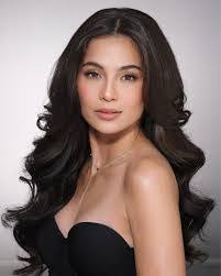 Jasmine Hannah's Instagram, Twitter & Facebook