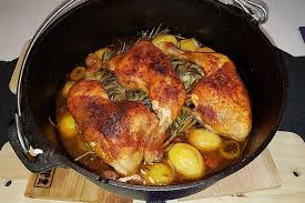 Hahnchenschenkel Auf Rosmarinkartoffeln Aus Dem Dutch Oven Von Silfi1 Chefkoch Rosmarinkartoffeln Rezepte Hahnchen Schenkel