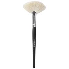 Pinsel, die für die verwendung auf den augenlidern entwickelt wurden, sind in verschiedenen formen und größen erhältlich, je nach art des looks, für das sie sich entscheiden. Morphe M310 Large Soft Fan Brush Highlighter Pinsel Douglas