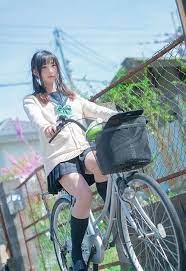pin oleh momo jinxie di schooluniforms gadis cantik asia gadis bersepeda gadis cantik