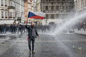 V praze strávil část dětství, v roce 1948 odešel do emigrace, vracet se postupně začal v roce 1968. A C A B Ani Covid Ani Babis Fotoreportaz Z Demonstrace Na Staromaku A2larm