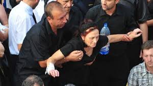 Sep 10, 2010 · parapsiholog: Scandal La Mormantul MÄƒdÄƒlinei Manole PÄƒrinÅ£ii Artistei Si Petru Mircea S Au Luat La CeartÄƒ