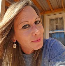 Do men who say good morning/night and messages first even exist anymore.