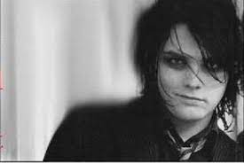How Gerard Way Look Now The Eyes Of A Teenager Gerard Way Vs Marilyn Manson Who Would Win