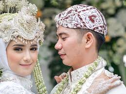 Usai tersiar kabar cerai, banyak. Terungkap Ini Tanda Tanda Rizki Da Dan Nadya Mustika Rahayu Akan Kembali Rujuk Diadona Id