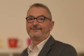 Paul Ackermann du HuffPost Paris à Heidi.news Genève