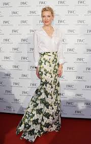 Las camisas y blusas de mujer tendencia de esta temporada entán en pull&bear: Camisas Blancas Para Bodas