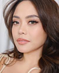 🌼🌿 Make up by @makeupbymjmac Hair @hairbydjsayago Skincare: @allunitedskin