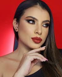 Karly Ross's Instagram, Twitter & Facebook