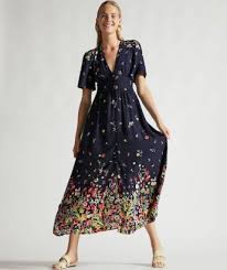 Le choix d'une robe de mariée est une tâche assez délicate. Invitee A Un Mariage 70 Robes De Ceremonie Parfaites Pour L Ete