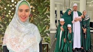 Umur 29 tahun) merupakan aktris dan presenter berkebangsaan indonesia. Kartika Putri Ungkap Rahasia Ia Bisa Dekat Dengan Anak Habib Usman Bersama Istri Terdahulu Tribunnews Com Mobile