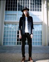 Baca juga fashion style untuk pria gemuk. 7 Kunci Maskulin Ala James Bay Cowok Tinggi Kurus Juga Bisa Bikin Meleleh Lewat Tampilan