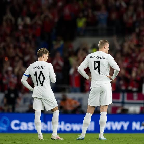 DURO GOLPE PARA LA NORUEGA DE HAALAND! 🇳🇴❌ Con goles de James y Williams,  Gales 🏴󠁧󠁢󠁷󠁬󠁳󠁿 derrotó 2-1 a Noruega en Cardiff. #UEFANationsLeague  👉🏼 Triple empate a 3 puntos entre Noruega, Gales y Dina